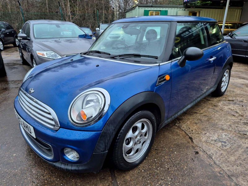 MINI HATCH